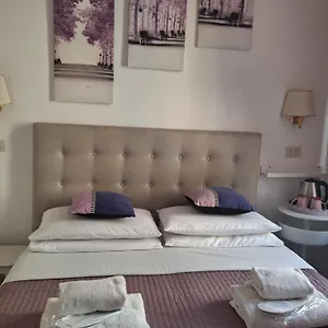 Castelfidardo 2*, Róma Olaszország